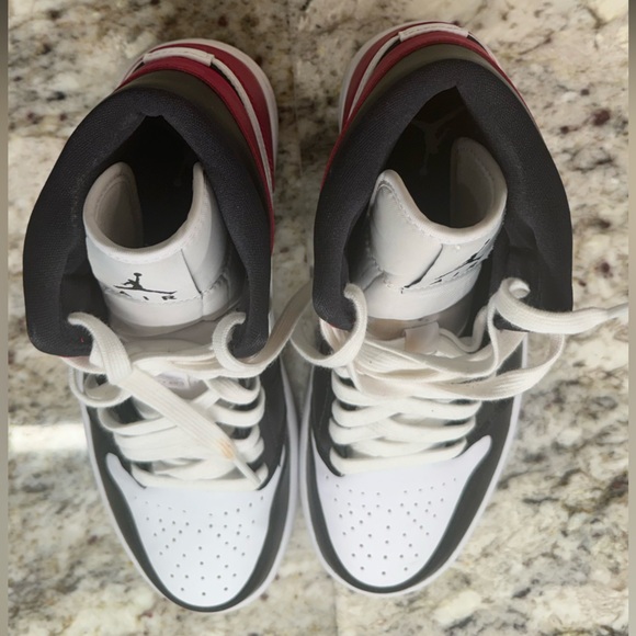 Air Jordan 1 Mid Black White Noble Red
BQ6472 016 Women's size 7.5 EUC - Picture 2 of 13